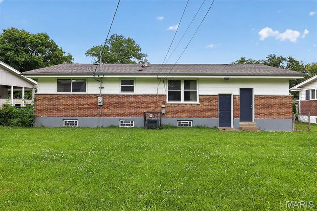 9811 Portage Drive, St Louis, MO 63136