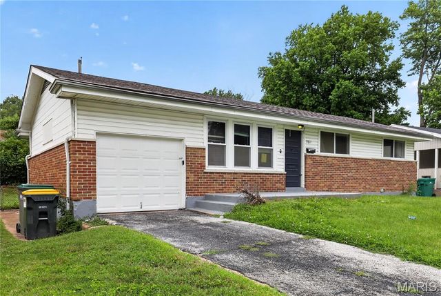 9811 Portage Drive, St Louis, MO 63136