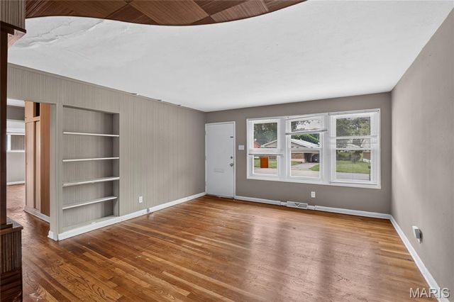 9811 Portage Drive, St Louis, MO 63136