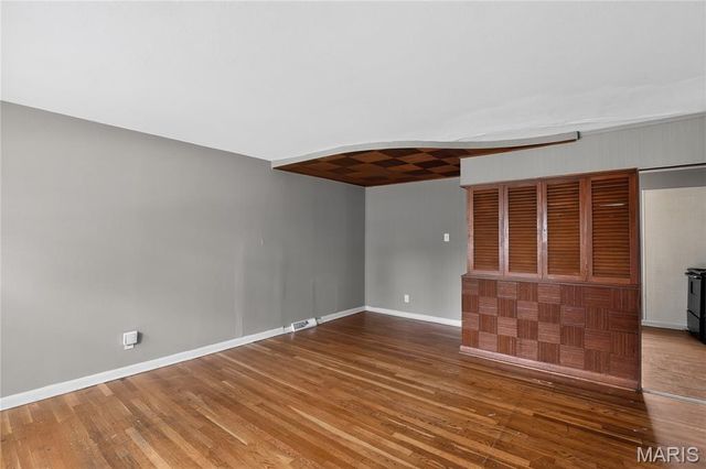 9811 Portage Drive, St Louis, MO 63136