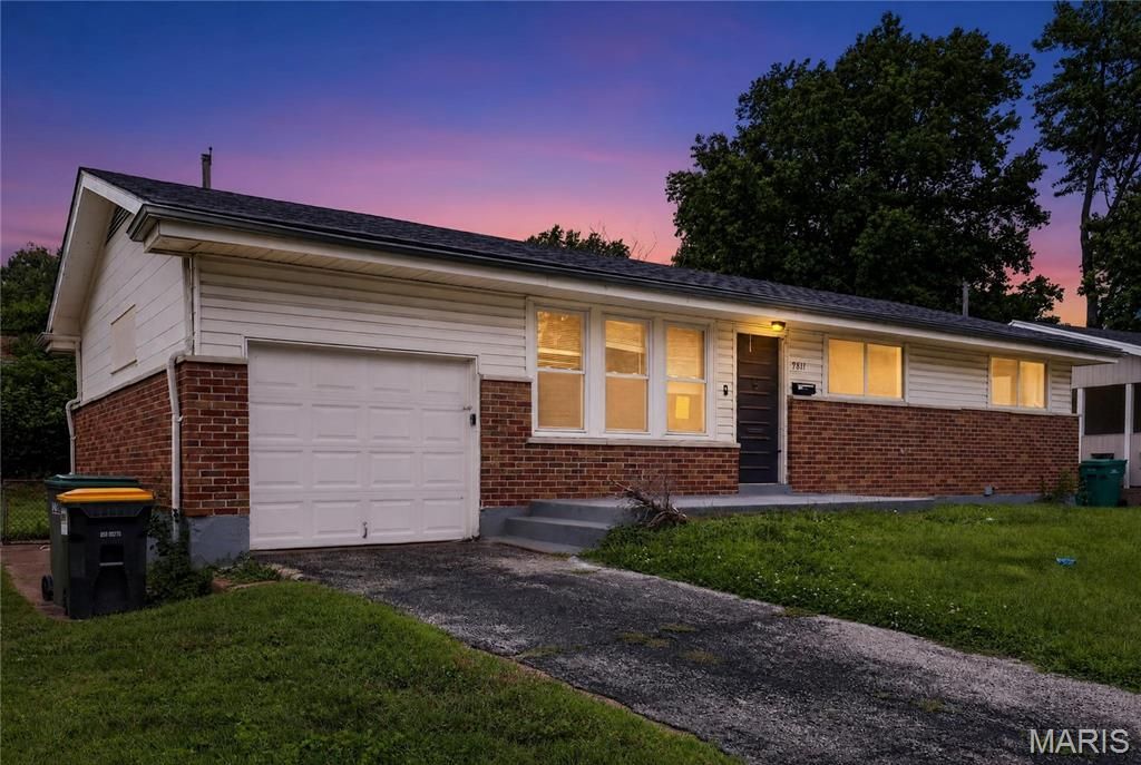 9811 Portage Drive, St Louis, MO 63136