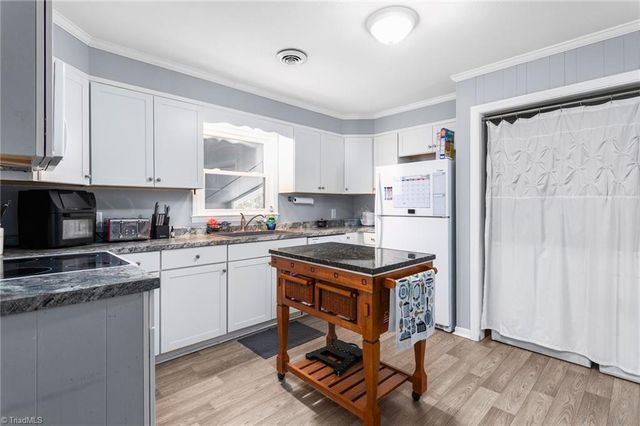 1818 Wellington Road, Burlington, NC 27217