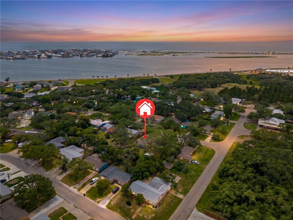 1906 Picton, Rockport, TX 78382 — photo 2