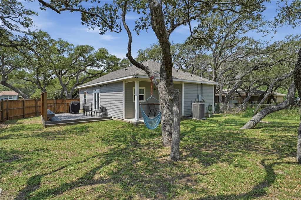 1906 Picton, Rockport, TX 78382 — photo 5