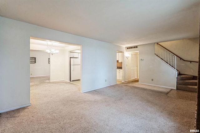 2757 W CENTRAL PARK Avenue, Davenport, IA 52804