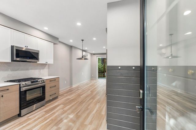 304 N 107th Street, Seattle, WA 98133