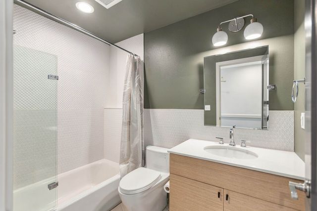 304 N 107th Street, Seattle, WA 98133