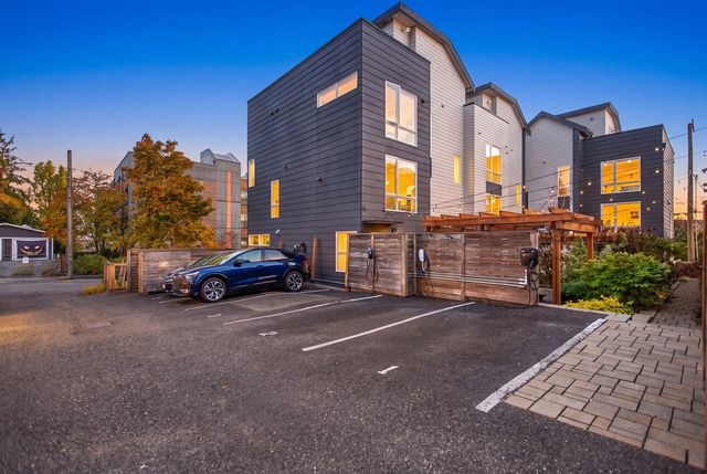 304 N 107th Street, Seattle, WA 98133