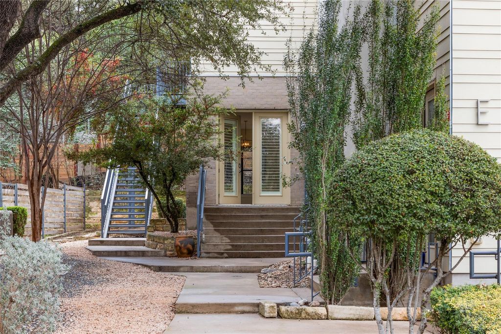 707 Cardinal LN E2, Austin, TX 78704