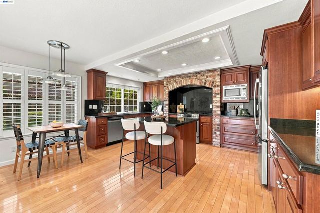35615 Barnard Dr, Fremont, CA 94536