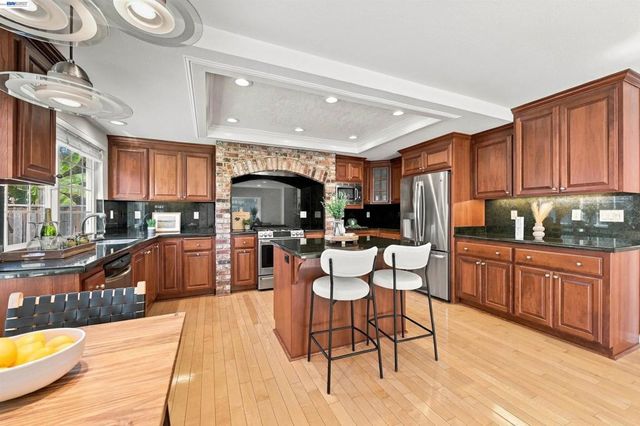 35615 Barnard Dr, Fremont, CA 94536