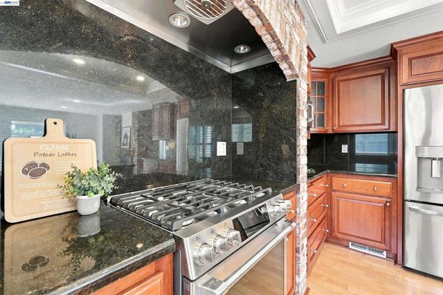 35615 Barnard Dr, Fremont, CA 94536