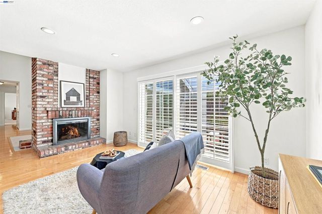 35615 Barnard Dr, Fremont, CA 94536
