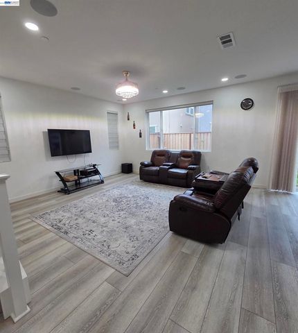 5390 Shenandoah Valley Ln, Antioch, CA 94531