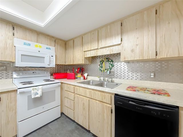 3703 NE 16TH PLACE, Ocala, FL 34470