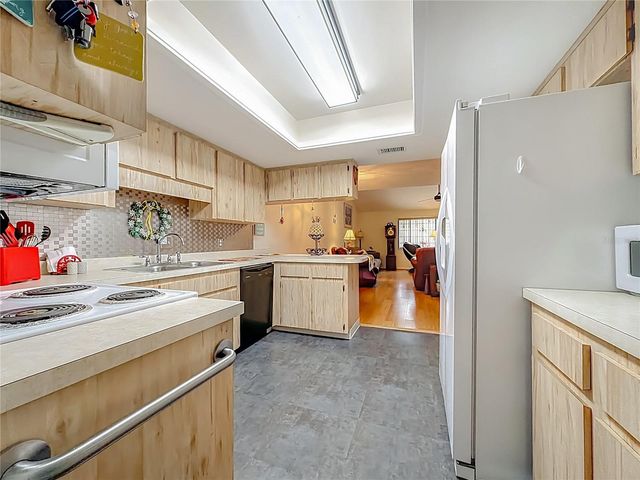 3703 NE 16TH PLACE, Ocala, FL 34470