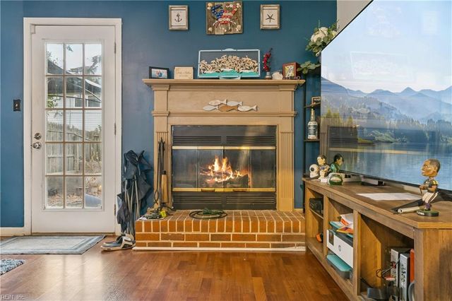 504 Hollomon DR, Hampton, VA 23666