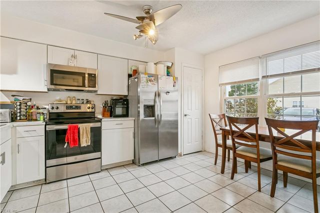 504 Hollomon DR, Hampton, VA 23666