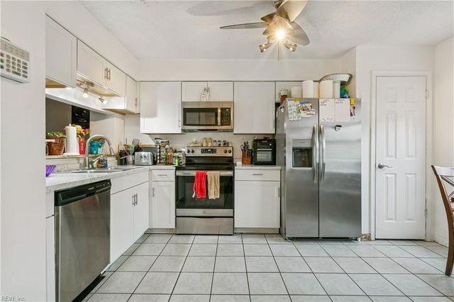 504 Hollomon DR, Hampton, VA 23666