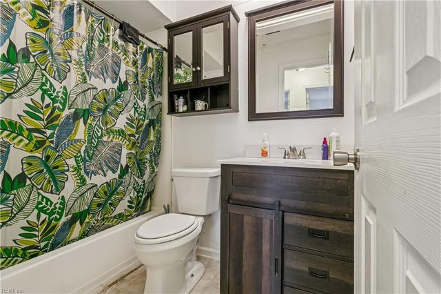 504 Hollomon DR, Hampton, VA 23666