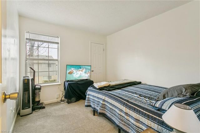 504 Hollomon DR, Hampton, VA 23666