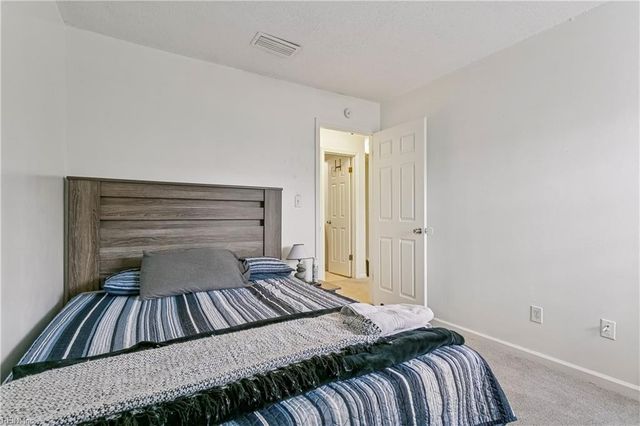 504 Hollomon DR, Hampton, VA 23666