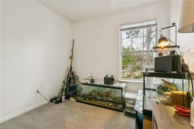 504 Hollomon DR, Hampton, VA 23666