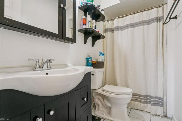 504 Hollomon DR, Hampton, VA 23666