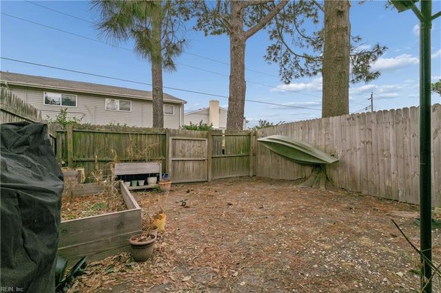 504 Hollomon DR, Hampton, VA 23666