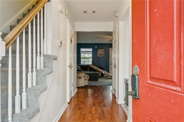 504 Hollomon DR, Hampton, VA 23666