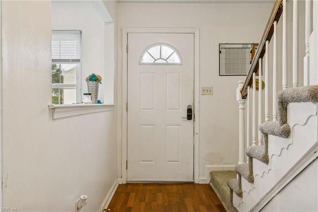 504 Hollomon DR, Hampton, VA 23666