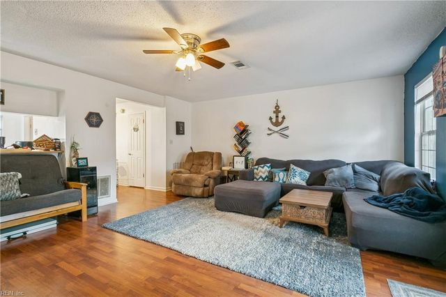 504 Hollomon DR, Hampton, VA 23666