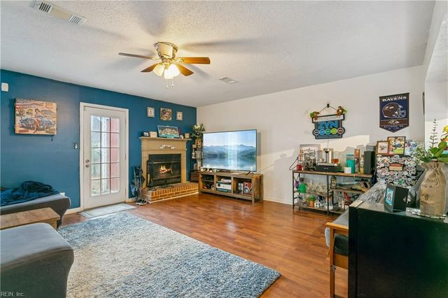 504 Hollomon DR, Hampton, VA 23666