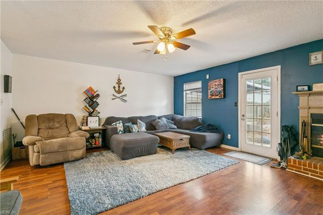 504 Hollomon DR, Hampton, VA 23666