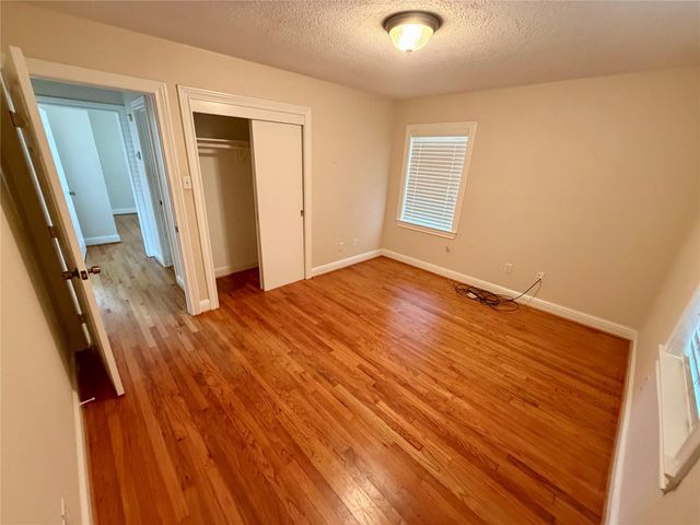 2106 Woodcrest Drive, Houston, TX 77018