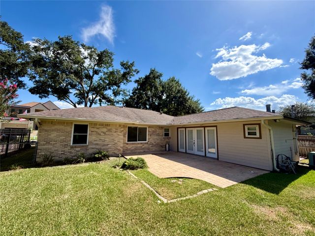 2106 Woodcrest Drive, Houston, TX 77018