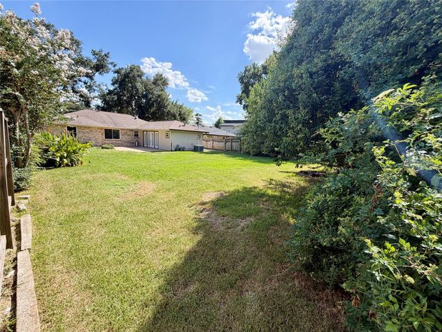 2106 Woodcrest Drive, Houston, TX 77018