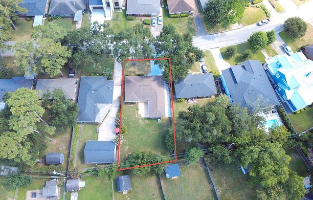 2106 Woodcrest Drive, Houston, TX 77018