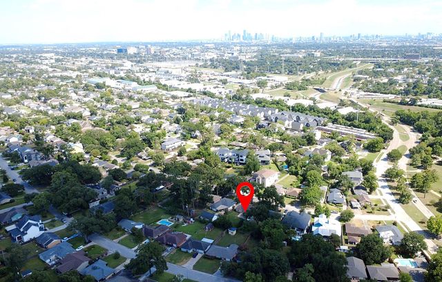 2106 Woodcrest Drive, Houston, TX 77018