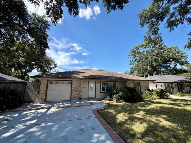 2106 Woodcrest Drive, Houston, TX 77018