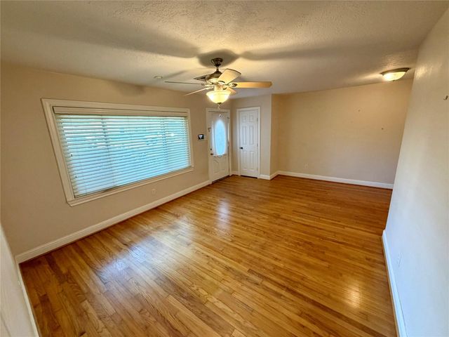 2106 Woodcrest Drive, Houston, TX 77018