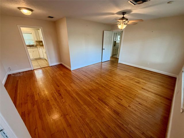 2106 Woodcrest Drive, Houston, TX 77018