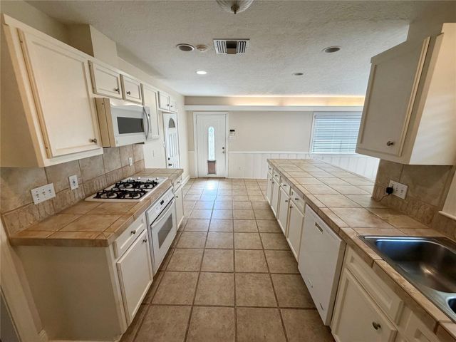 2106 Woodcrest Drive, Houston, TX 77018