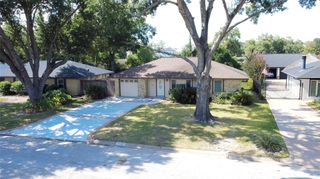 2106 Woodcrest Drive, Houston, TX 77018