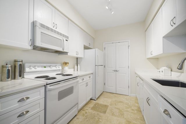 1982 W Bayshore Road 223, East Palo Alto, CA 94303
