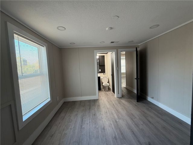 400 Austin St, George West, TX 78022