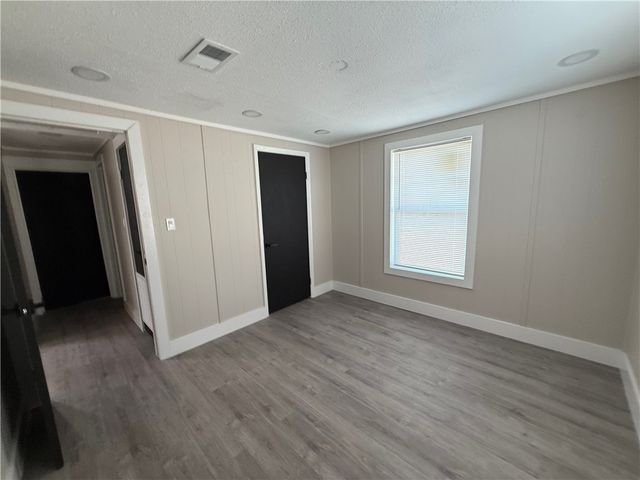 400 Austin St, George West, TX 78022