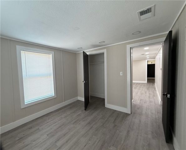 400 Austin St, George West, TX 78022