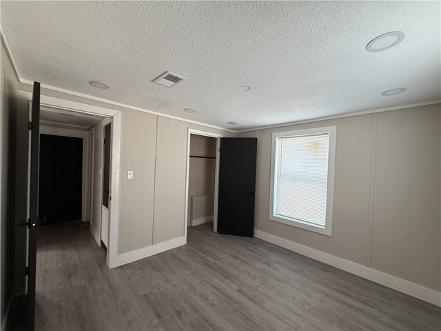 400 Austin St, George West, TX 78022