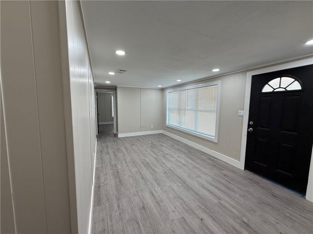 400 Austin St, George West, TX 78022